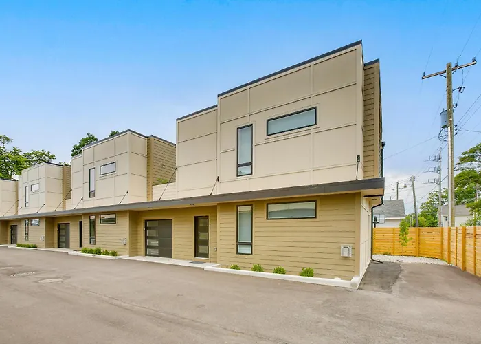 Traverse City Townhome: Walk To Boardman Lake!