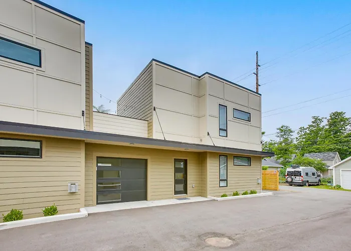 Traverse City Townhome: Walk To Boardman Lake!