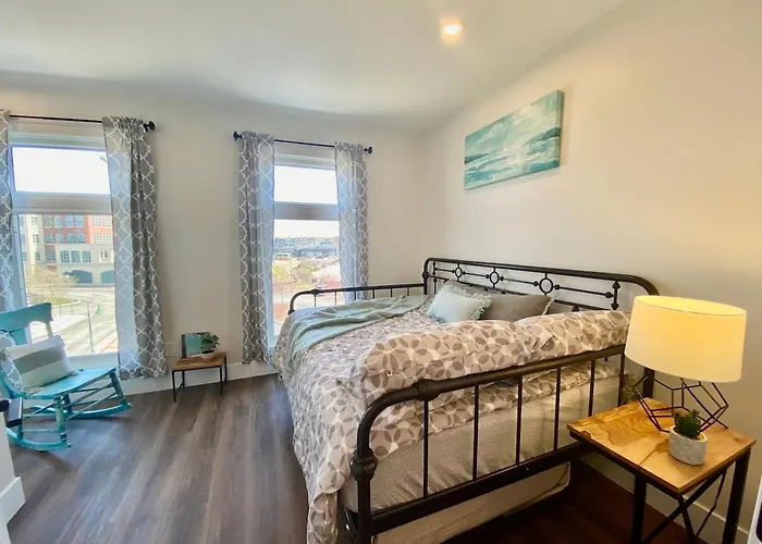 Downtown Condo With Roof Patio