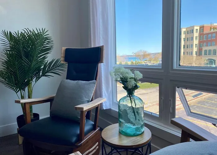 Downtown Condo With Roof Patio
